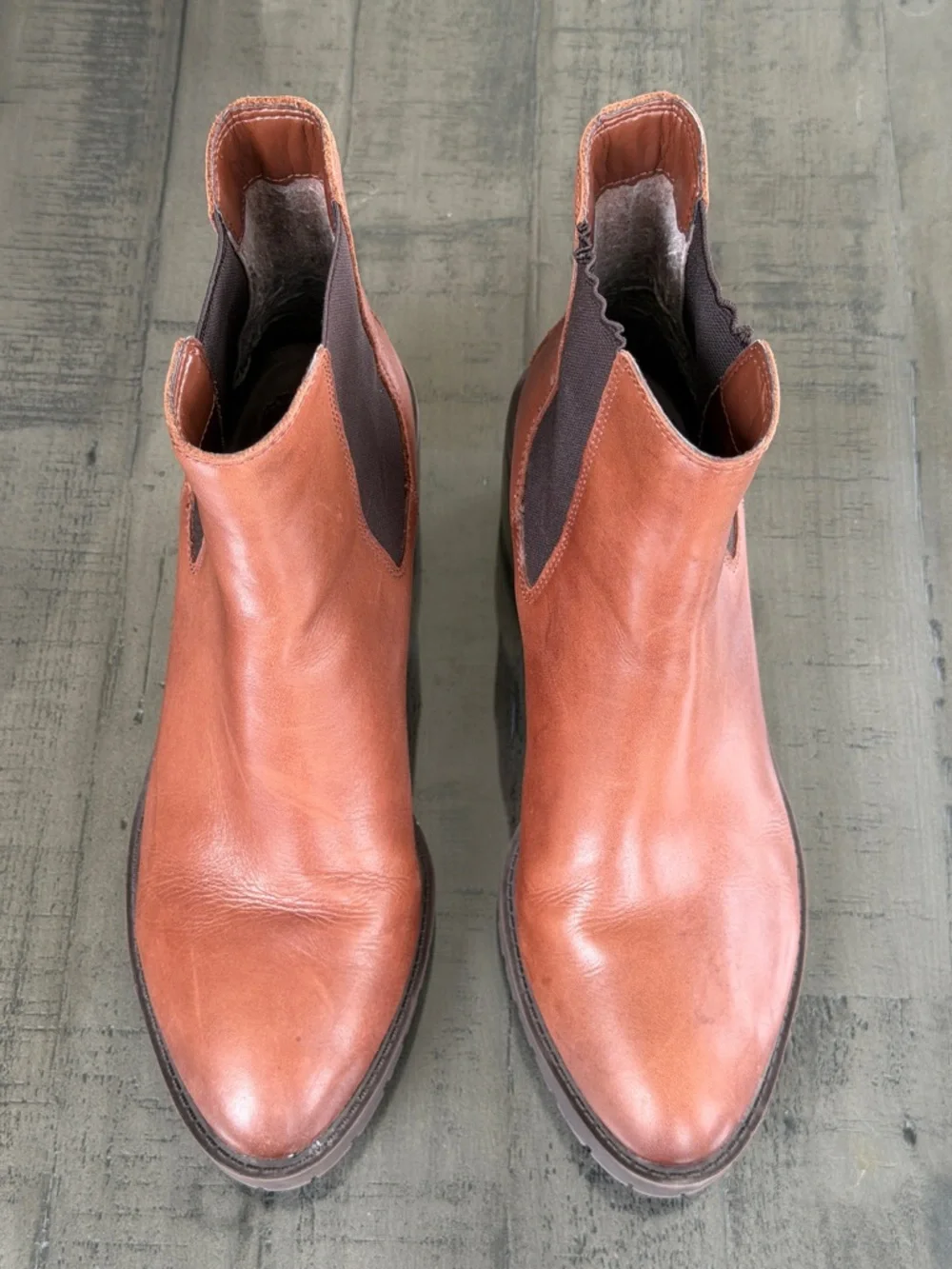 Vince Camuto Chelsea VP-Alesher Brown Leather Block Heel Booties. Womens Size 9
